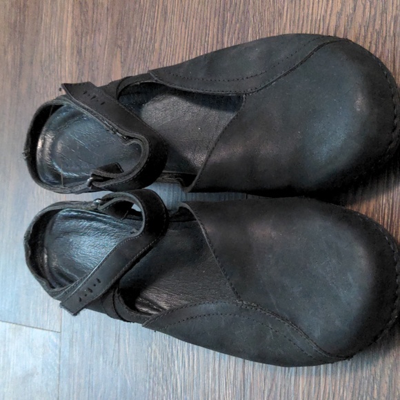 Patagonia Womans Size 7 black heeled covered clog style footwear - Picture 3 of 8